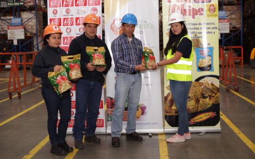 Realizamos donación de 1900 panes de pascua TA RIKO junto a Pastelo