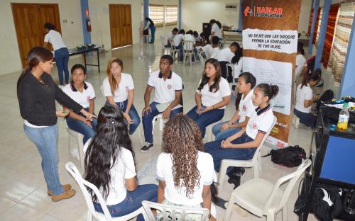 Talleres para padres y estudiantes sobre prevención de drogas en Guayaquil