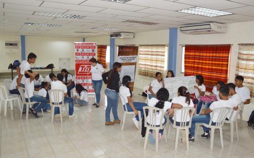 Talleres para padres y estudiantes sobre prevención de drogas en Guayaquil